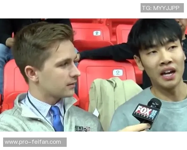 张博源分享伊利诺伊大学访校定妆照展现青春活力与篮球梦想